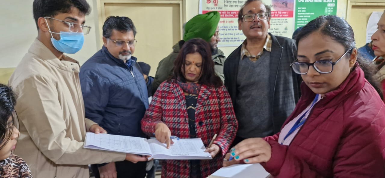 सिविल सर्जन डॉ. संगीता जैन ने किया जिला अस्पताल का दौरा